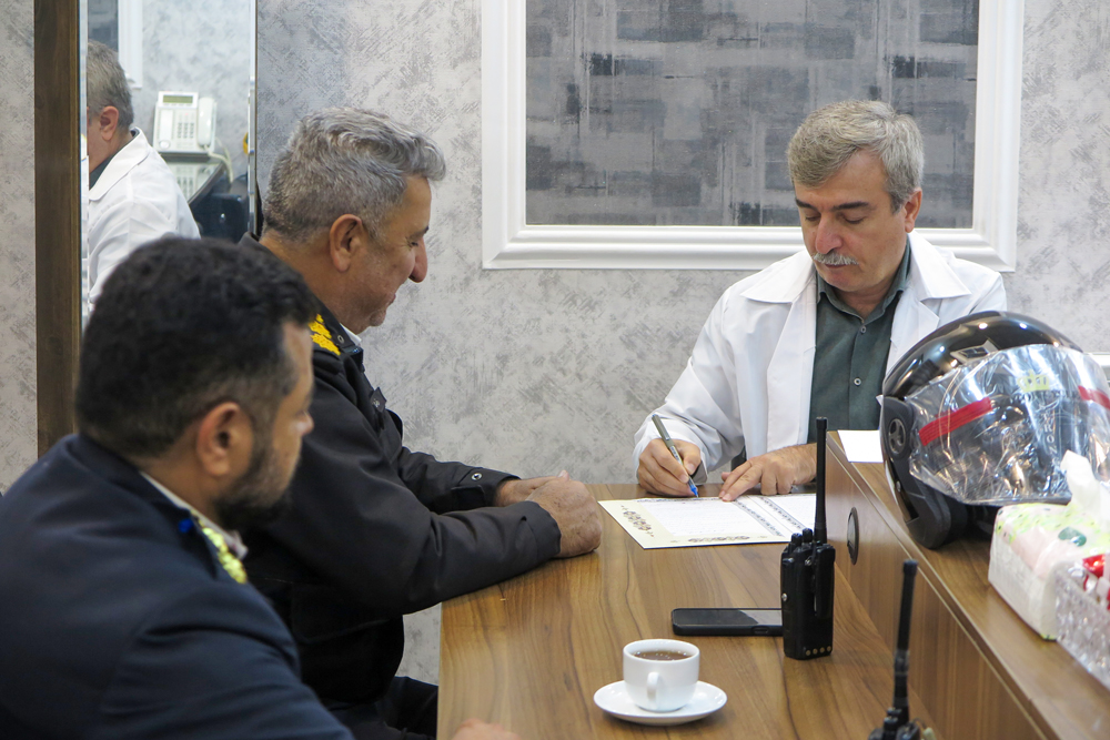 نشست مشترک بیمارستان شهدای هفتم تیر و پلیس راهور منطقه ۲۰ تهران با محوریت ارتقاء ایمنی موتورسواران