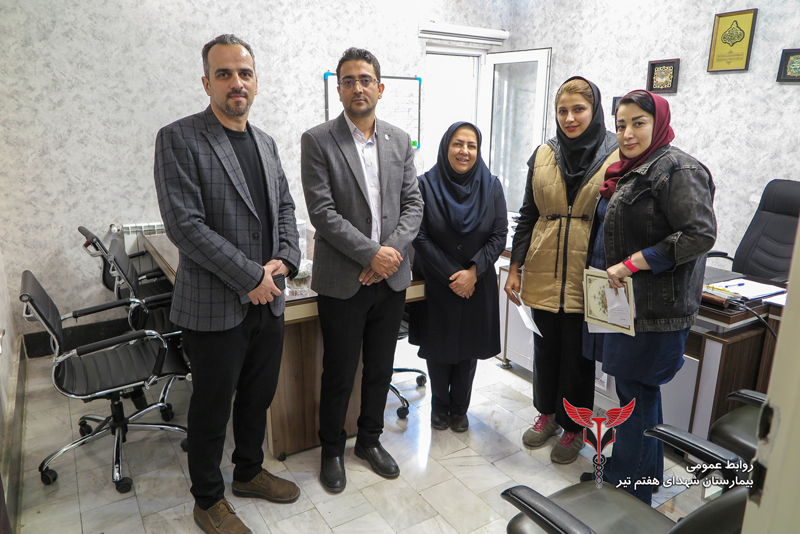 تقدیر از همکاران کتابدار بیمارستان به مناسبت روز کتاب و کتابخوانی