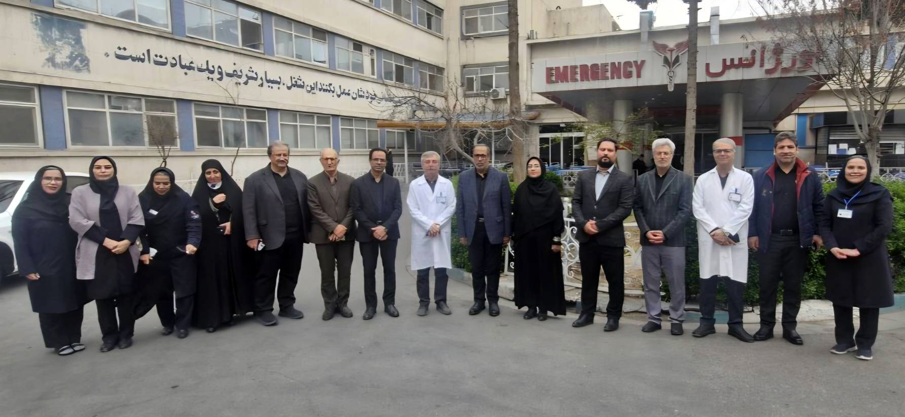 عیادت مسئولان بهداشت شهرری از مجروحان جنگ تحمیلی در بیمارستان شهدای هفتم تیر